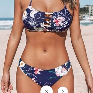 Cupshe bikini top and bottom size medium